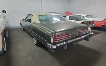 Pontiac-Bonneville-1973-Sedan-4