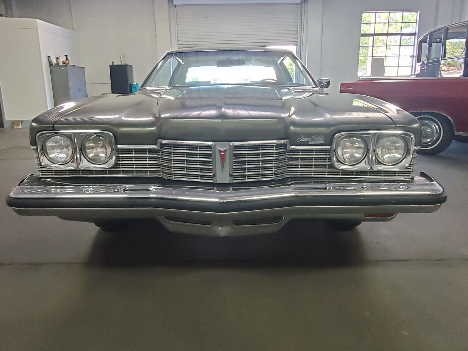 Pontiac-Bonneville-1973-Sedan-5