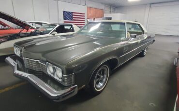 Pontiac-Bonneville-1973-Sedan-6