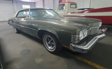 Pontiac-Bonneville-1973-Sedan-8