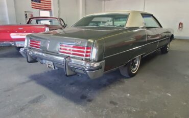 Pontiac-Bonneville-1973-Sedan-9