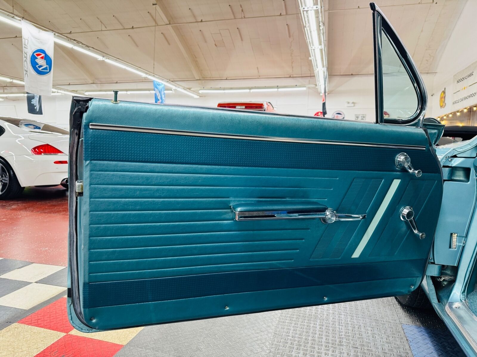Pontiac-Catalina-1962-2-Door-38