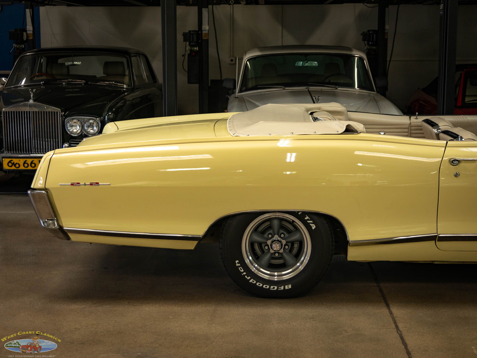 Pontiac-Catalina-22-421CID338HP-V8-1965-2-Door-Convertible-1