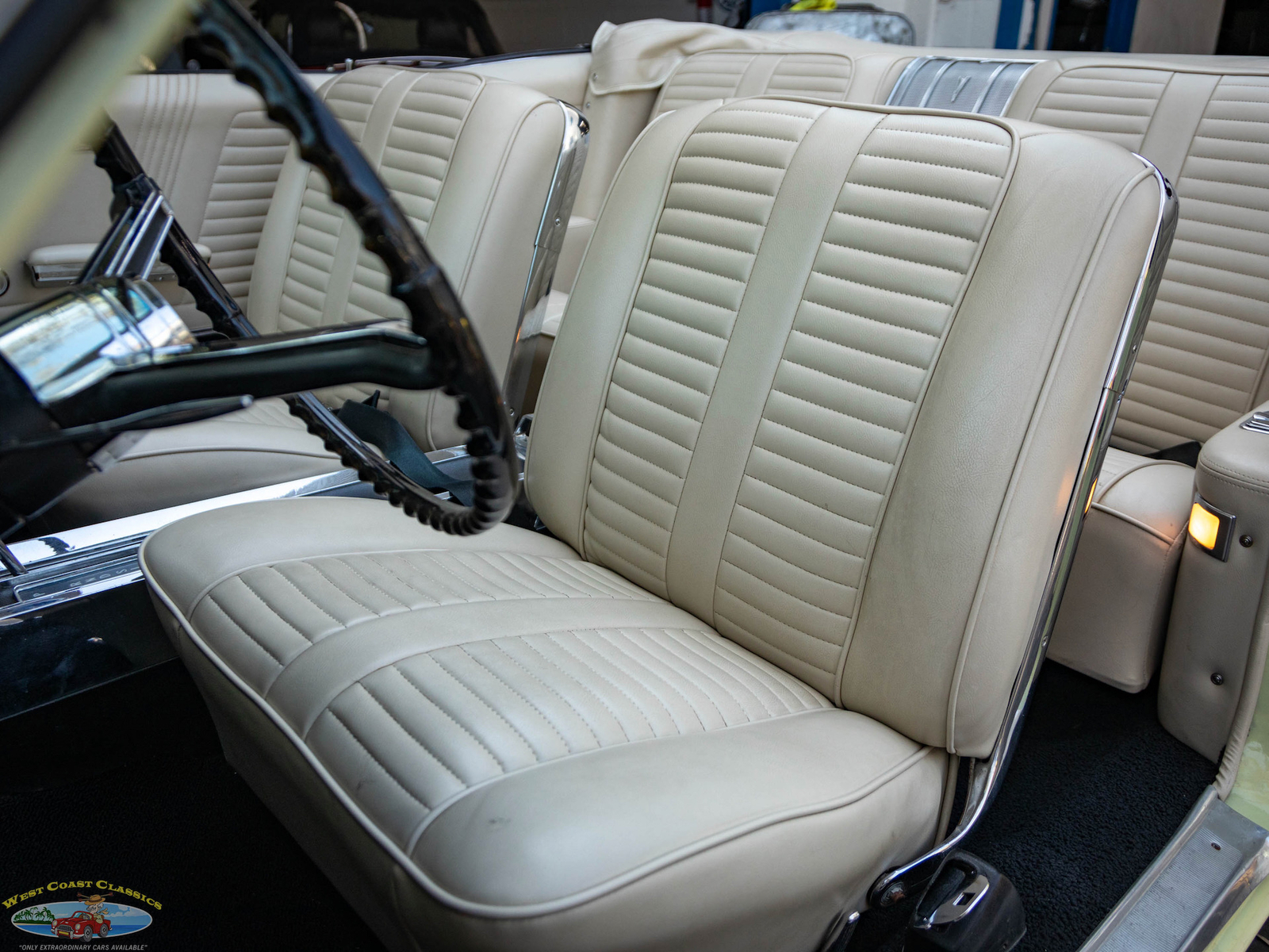 Pontiac-Catalina-22-421CID338HP-V8-1965-2-Door-Convertible-26