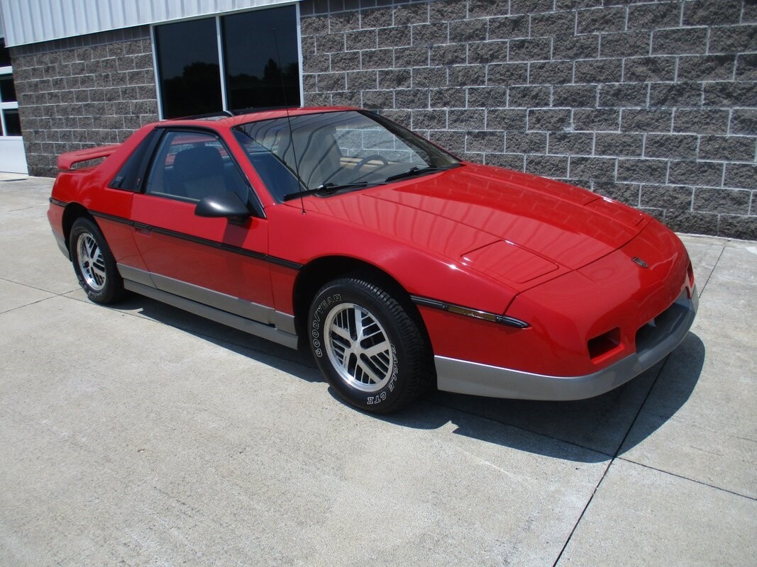 Pontiac-Fiero-1985-1