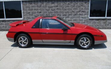 Pontiac-Fiero-1985-10