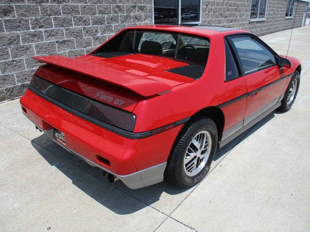 Pontiac-Fiero-1985-13