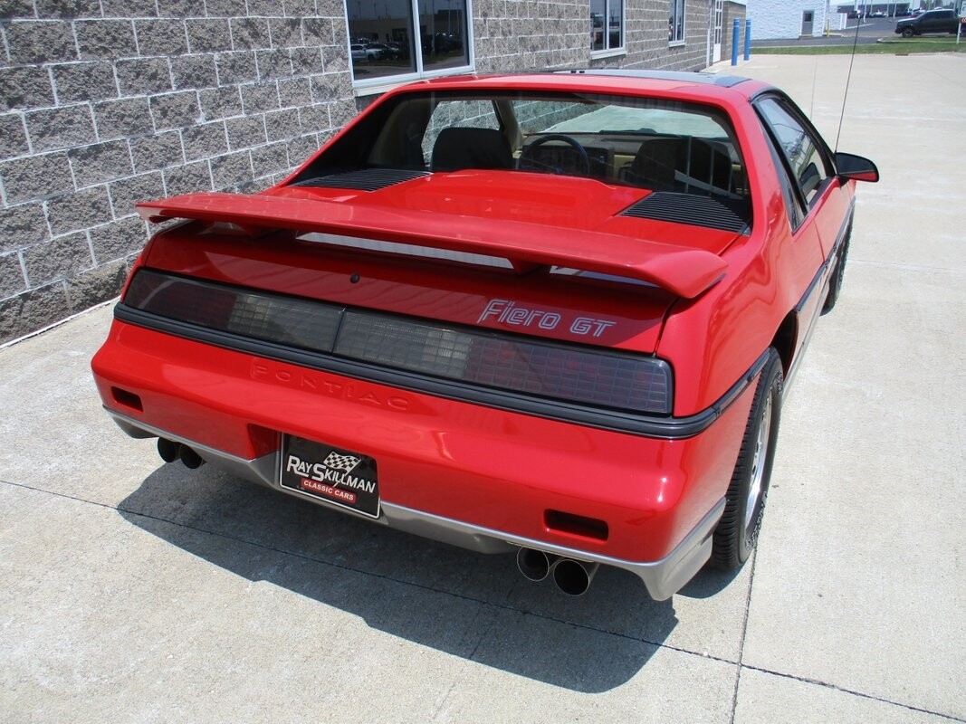 Pontiac-Fiero-1985-14