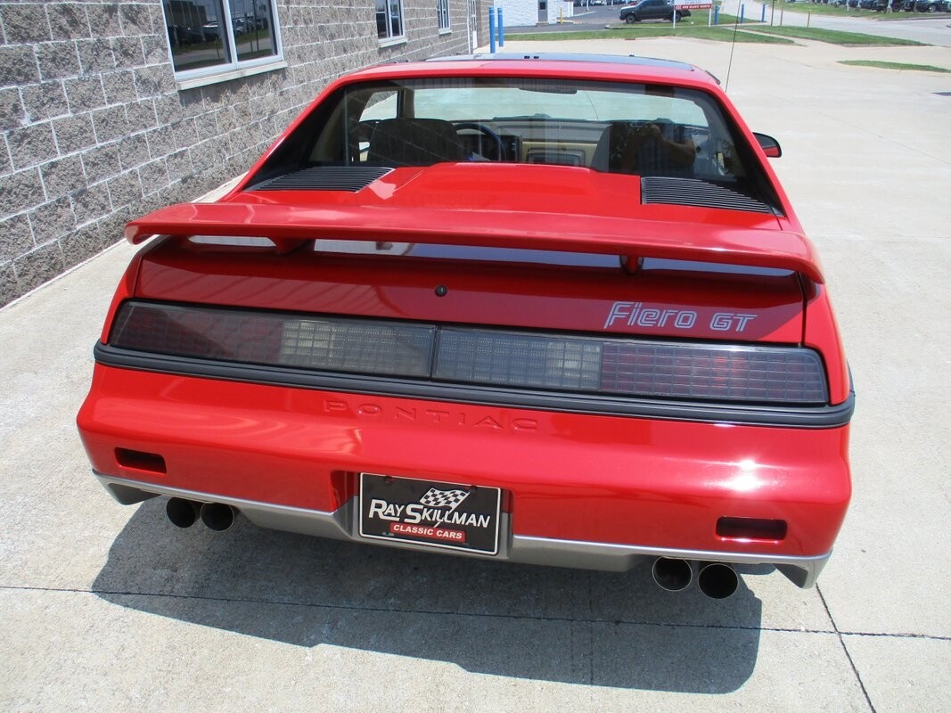 Pontiac-Fiero-1985-15