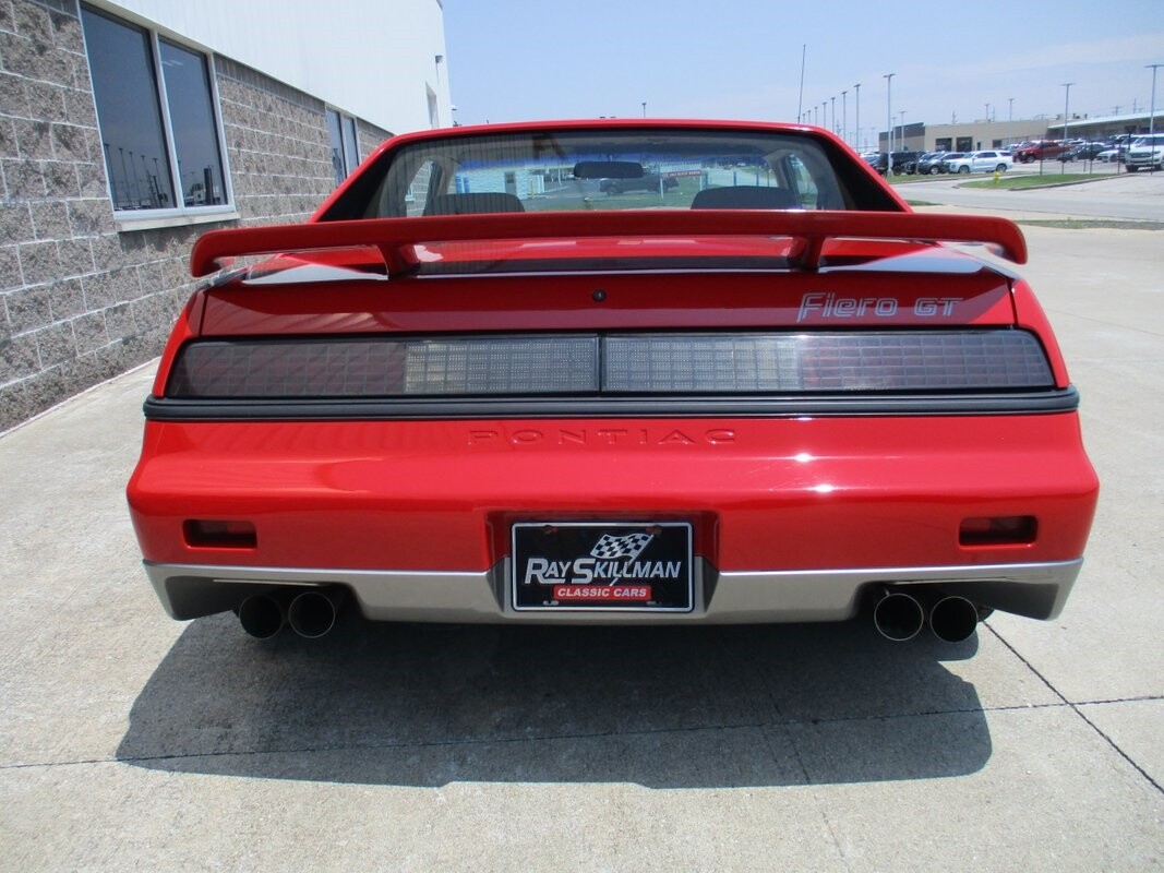 Pontiac-Fiero-1985-16