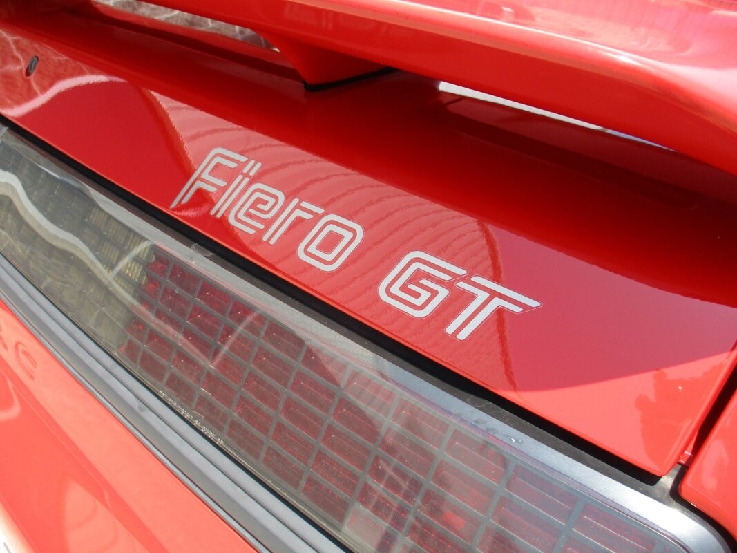 Pontiac-Fiero-1985-17