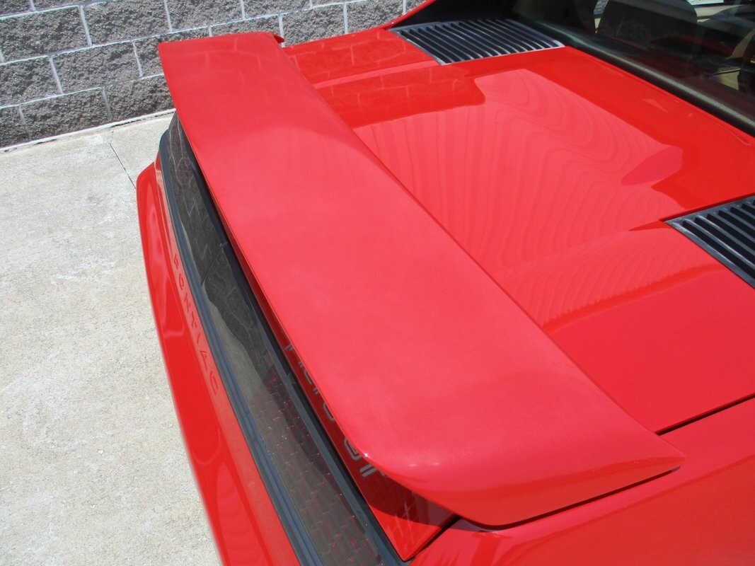Pontiac-Fiero-1985-18