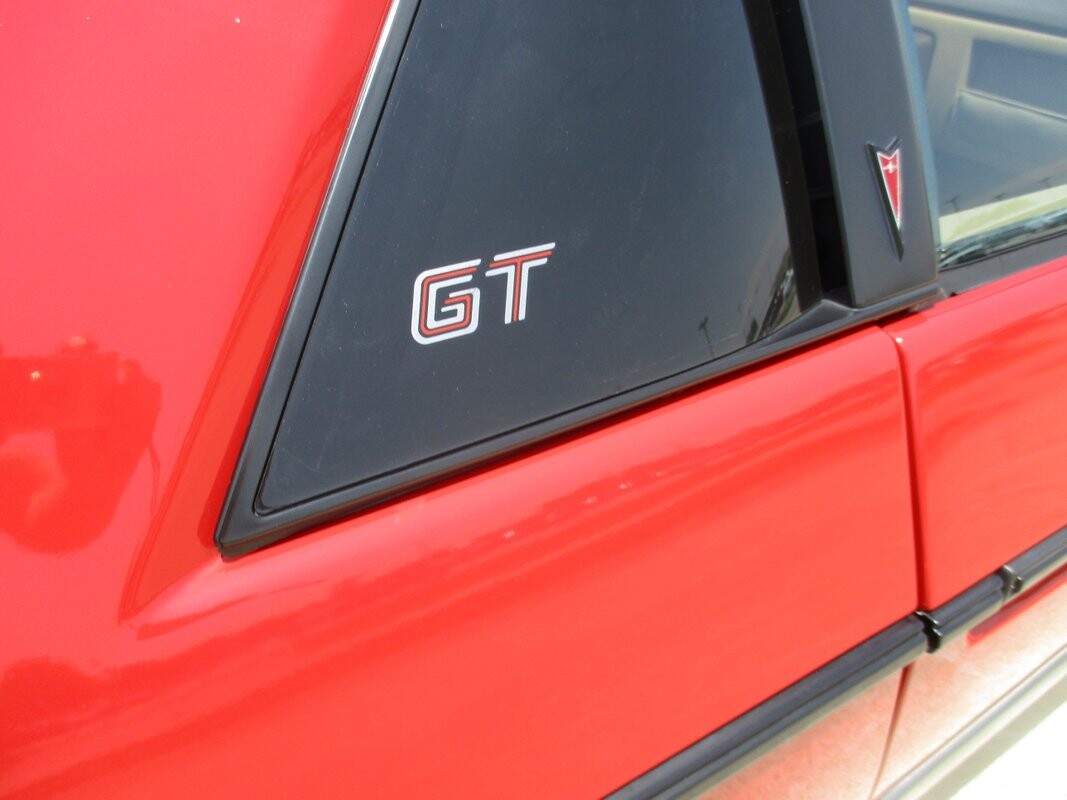 Pontiac-Fiero-1985-22
