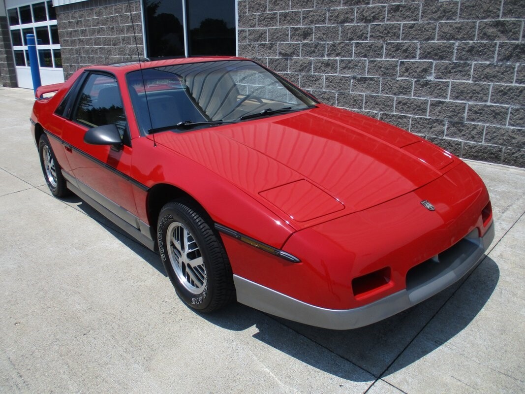 Pontiac-Fiero-1985-3