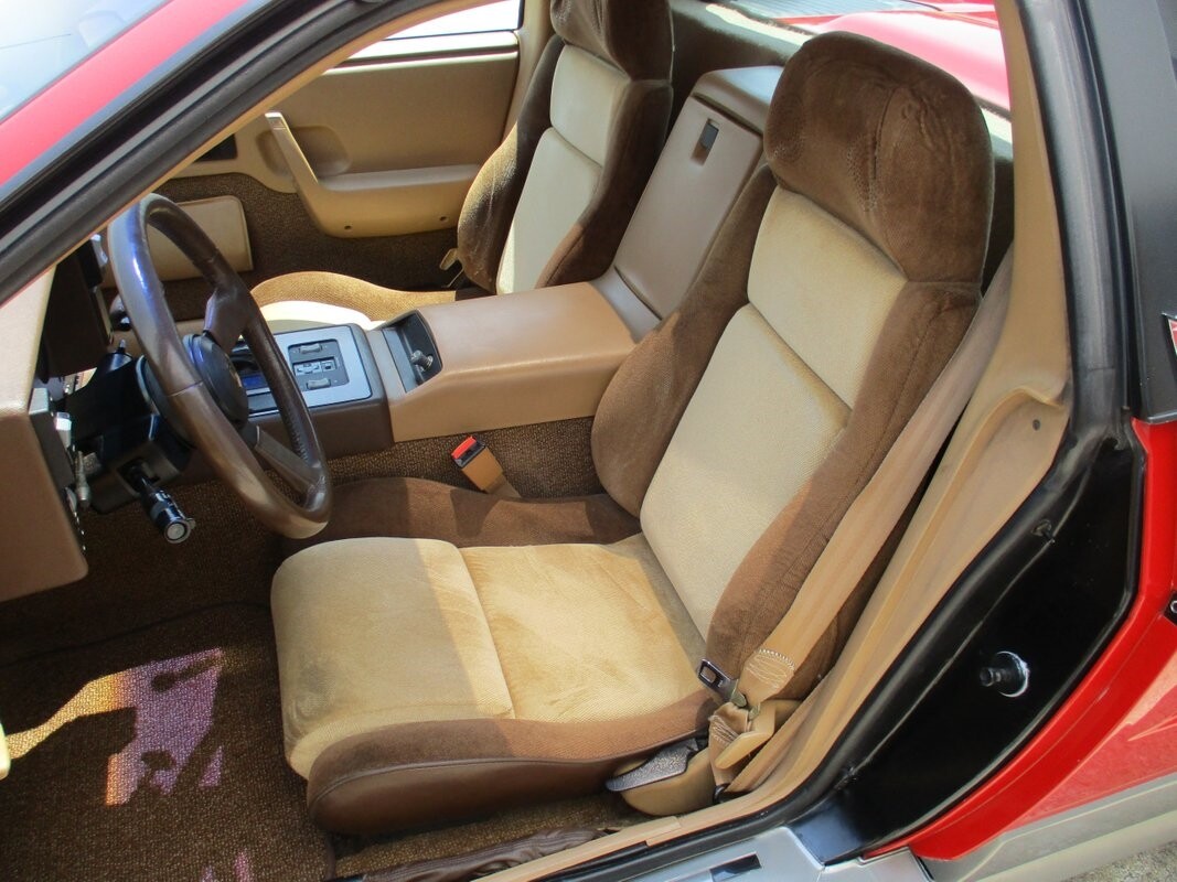 Pontiac-Fiero-1985-33