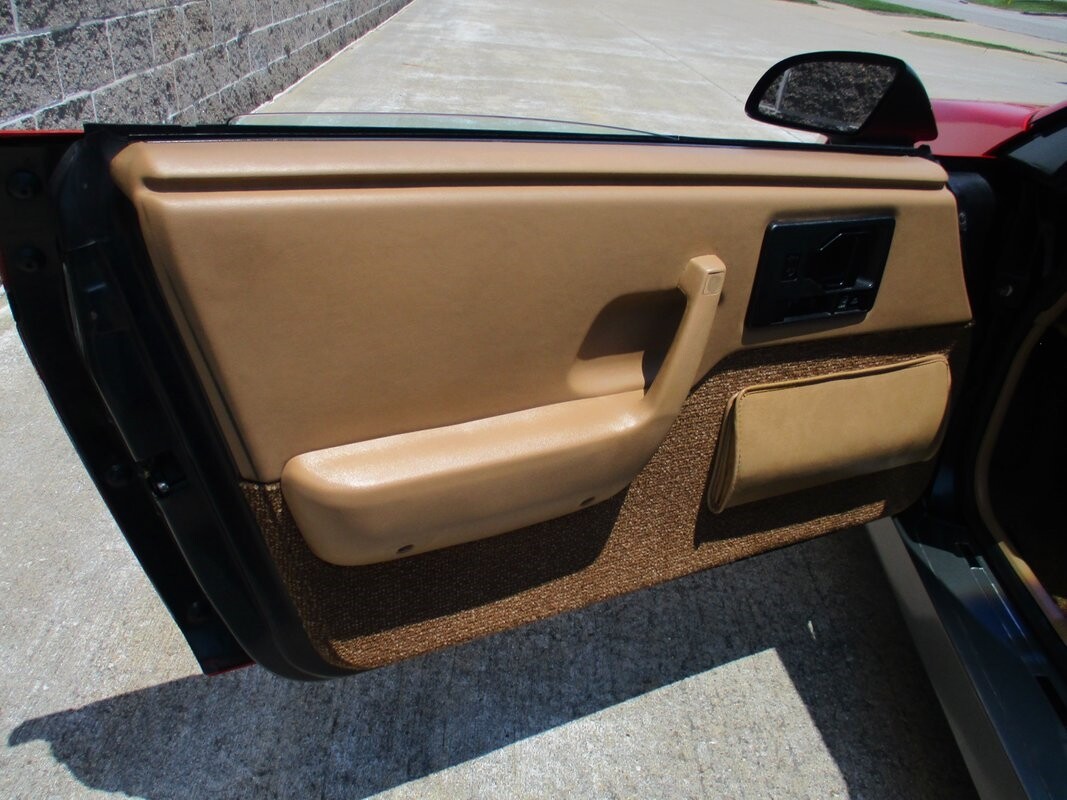 Pontiac-Fiero-1985-38