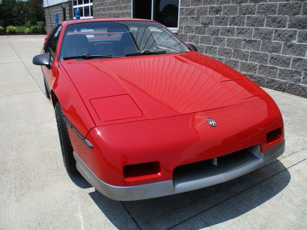 Pontiac-Fiero-1985-4