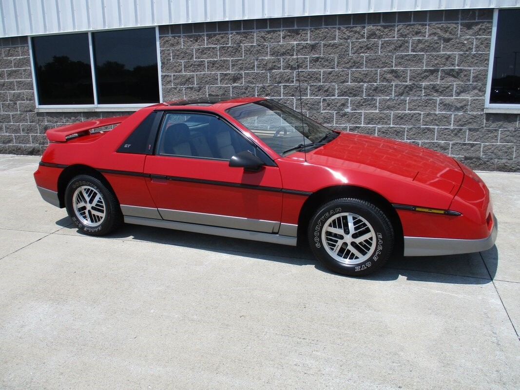 Pontiac-Fiero-1985-9