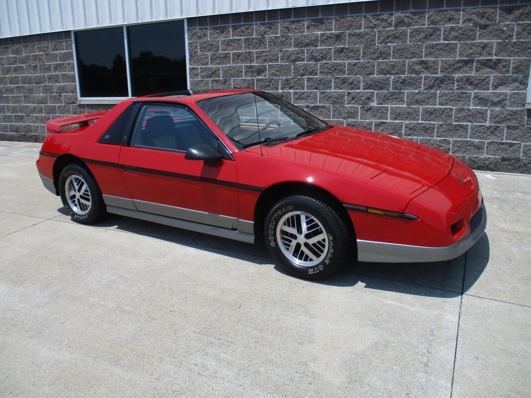 Pontiac Fiero 1985 --