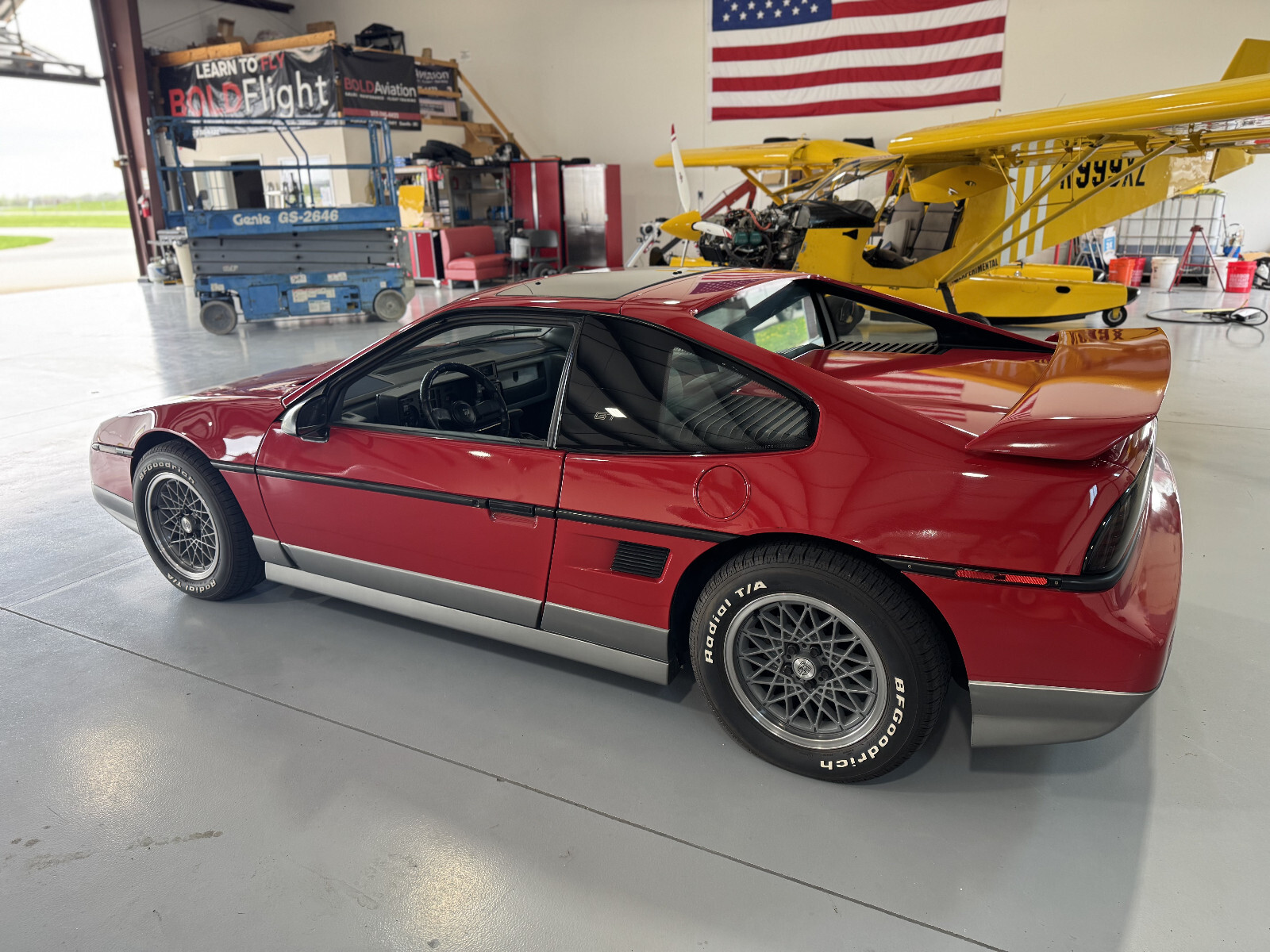 Pontiac-Fiero-1986-Coupe-1