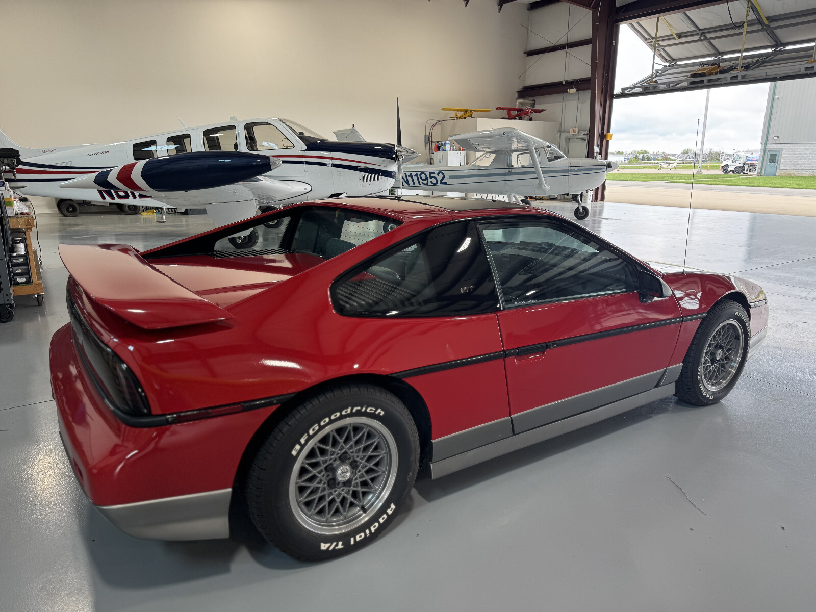 Pontiac-Fiero-1986-Coupe-4