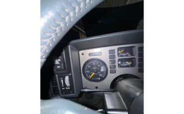 Pontiac-Fiero-1987-COUPE-11