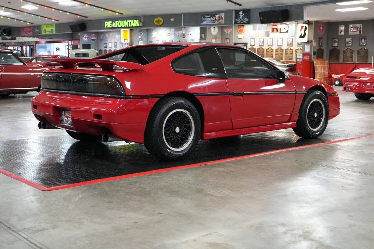 Pontiac-Fiero-1988-Coupe-22