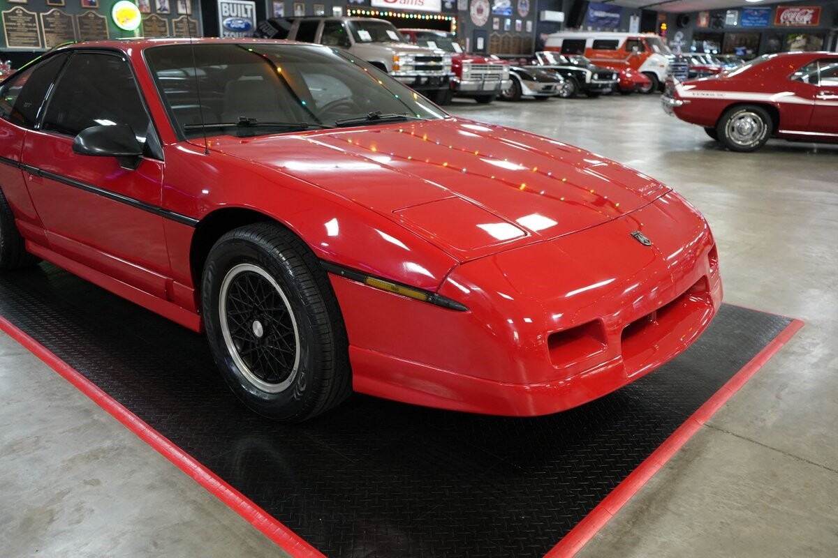 Pontiac-Fiero-1988-Coupe-29