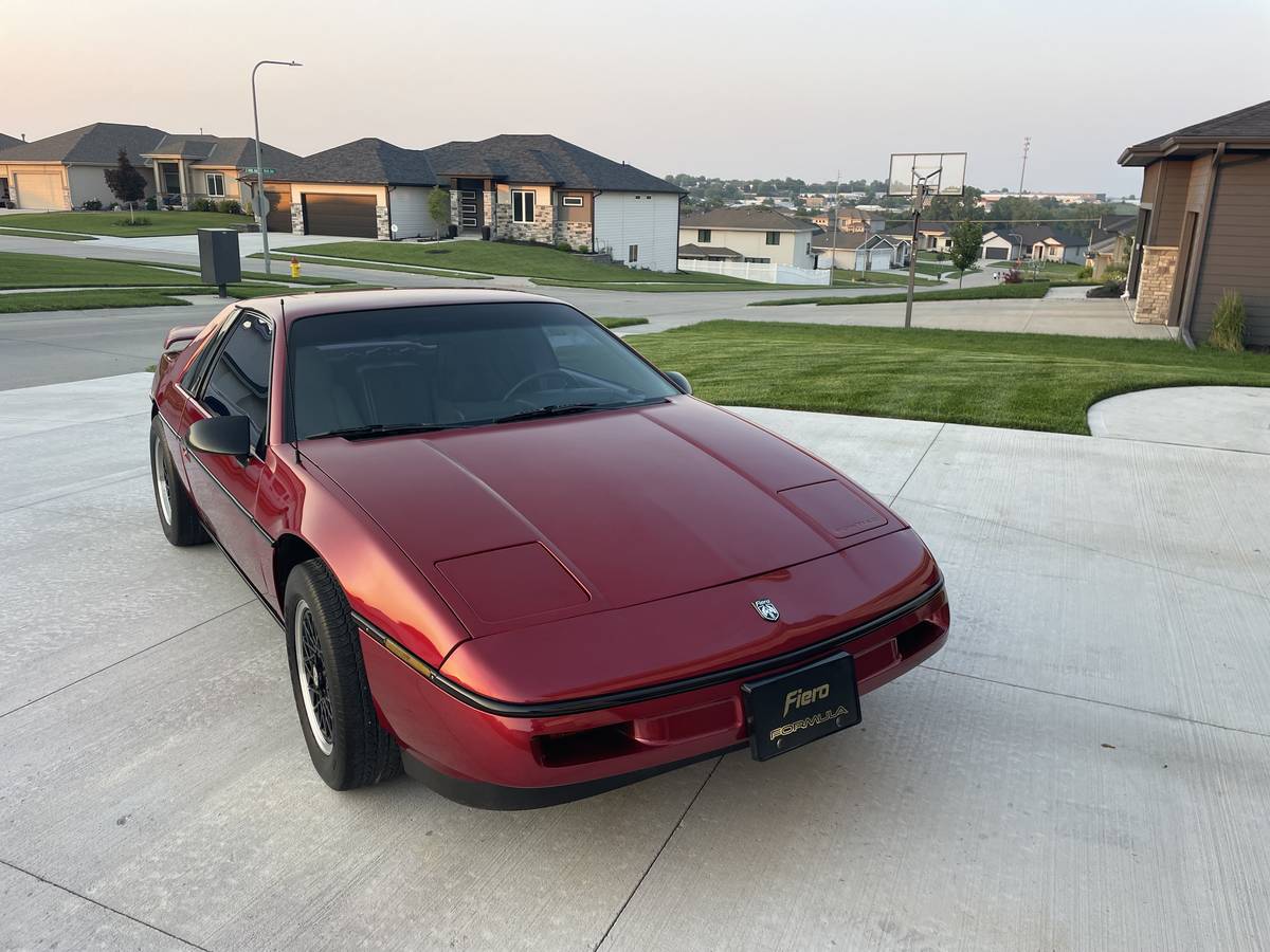 Pontiac-Fiero-formula-1988-2