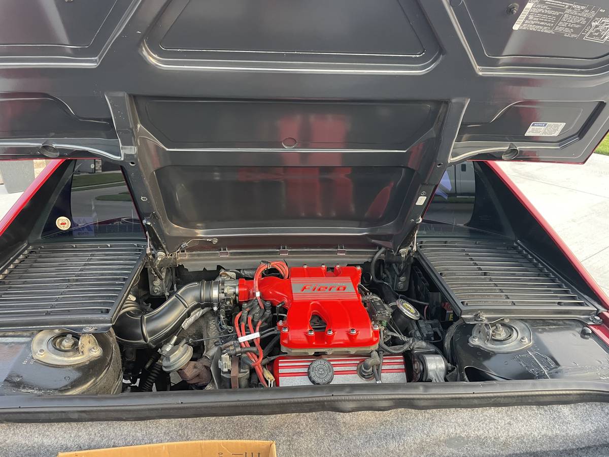 Pontiac-Fiero-formula-1988-3