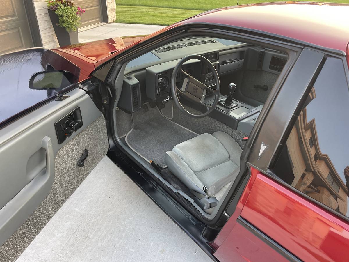 Pontiac-Fiero-formula-1988-4