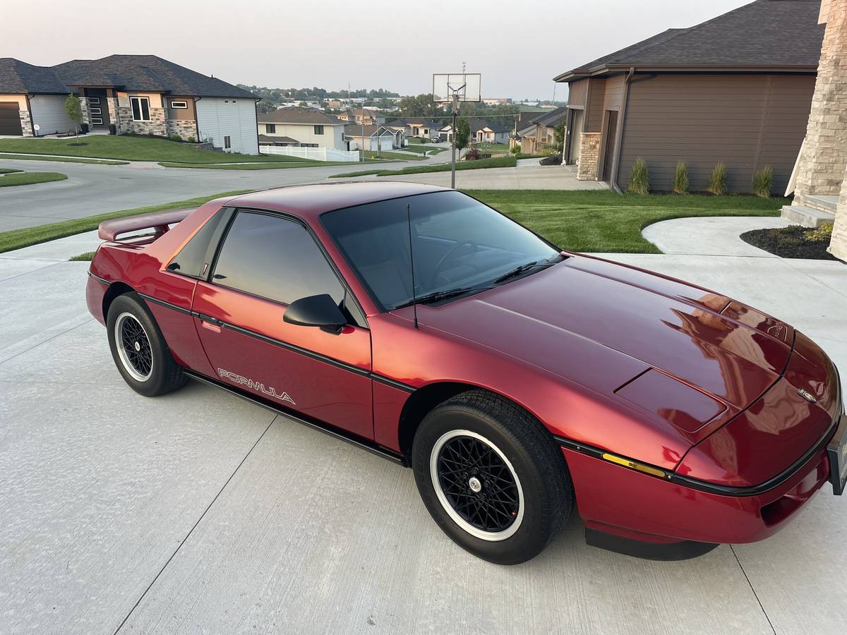 Pontiac Fiero formula  1988