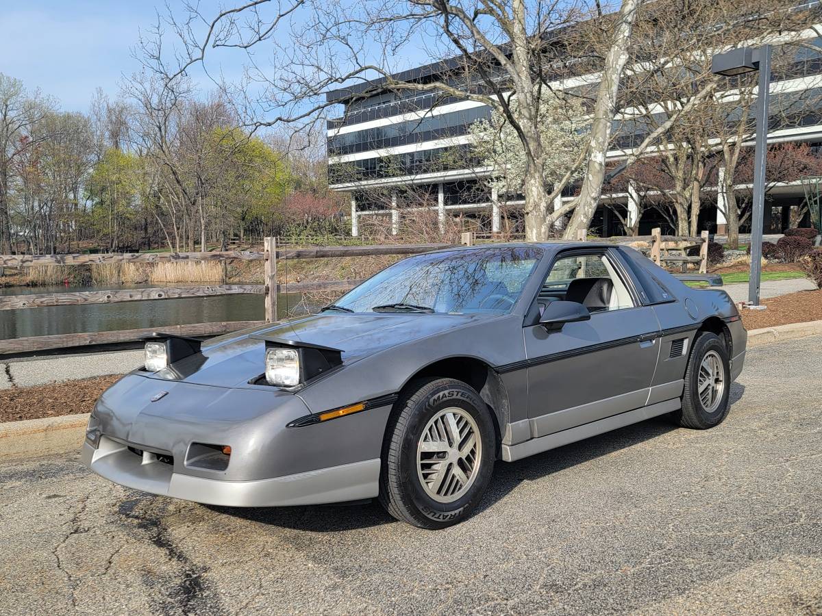 Pontiac-Fiero-gt-1985-grey-1