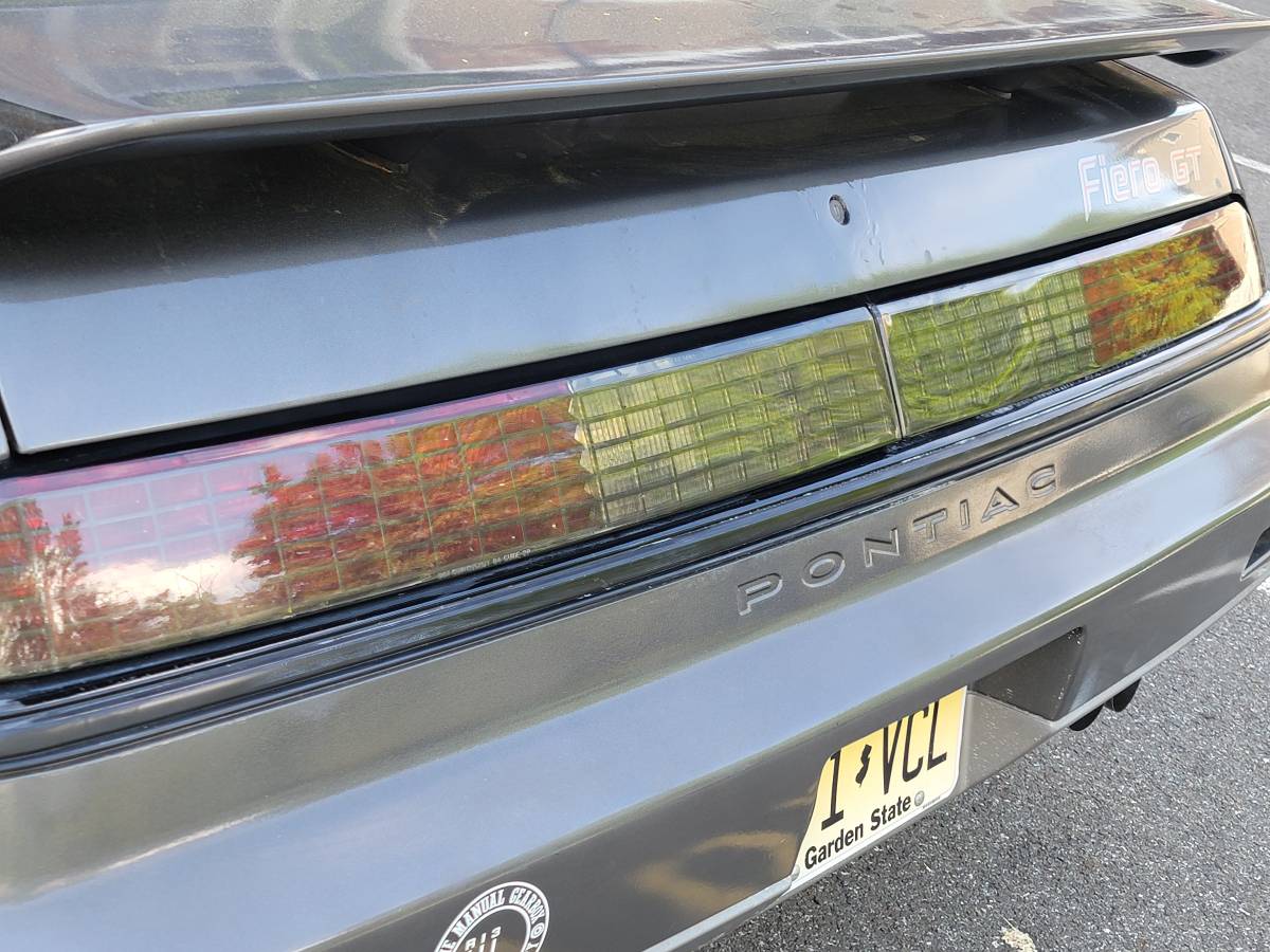 Pontiac-Fiero-gt-1985-grey-11