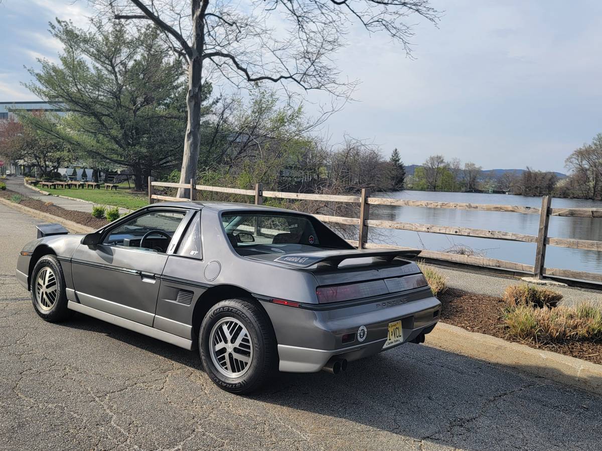 Pontiac-Fiero-gt-1985-grey-2