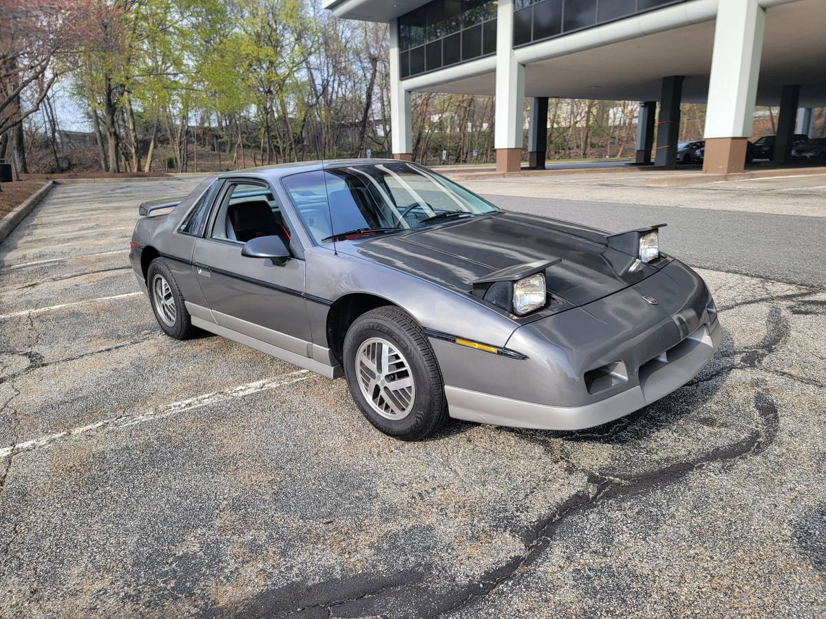Pontiac Fiero gt  1985 grey