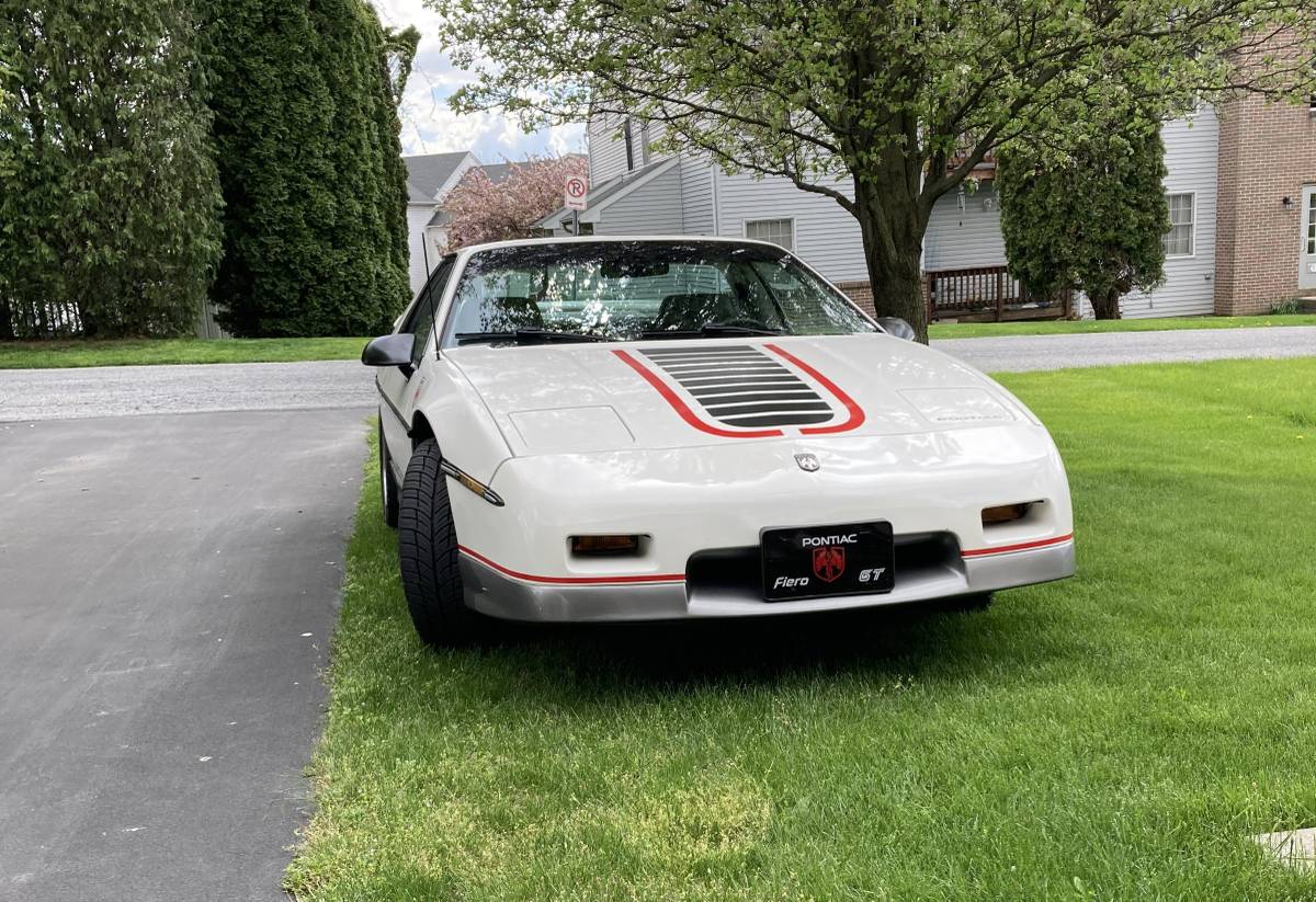 Pontiac-Fiero-gt-1985-white-11
