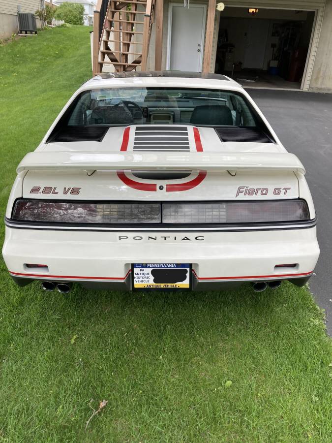 Pontiac-Fiero-gt-1985-white-13