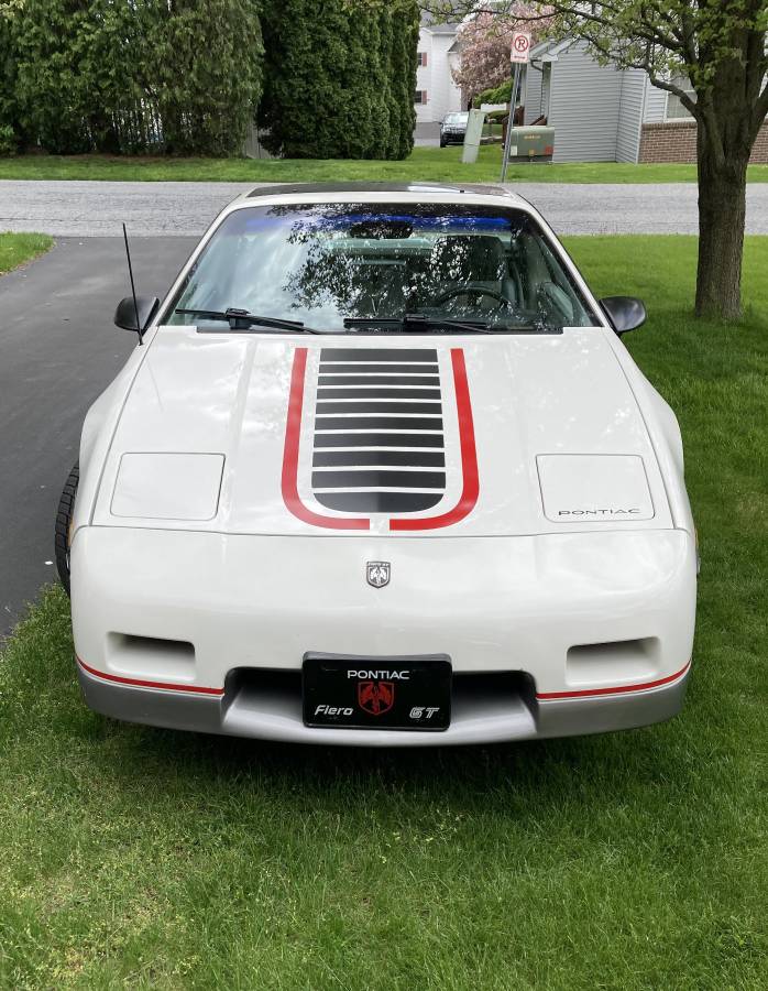 Pontiac-Fiero-gt-1985-white-15