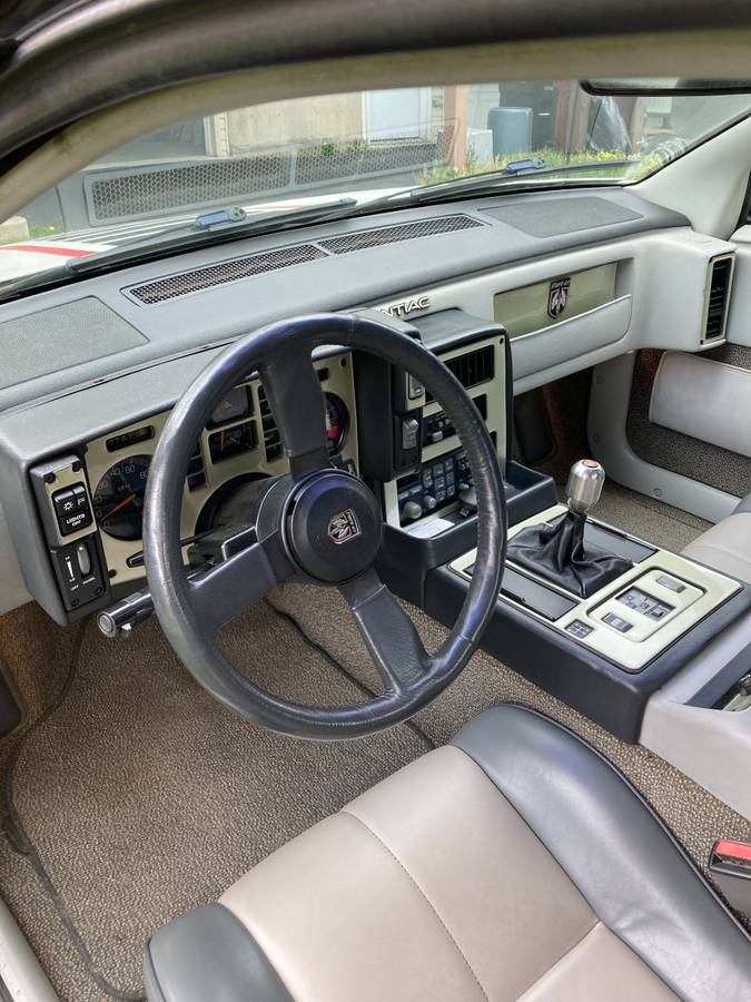 Pontiac-Fiero-gt-1985-white-2