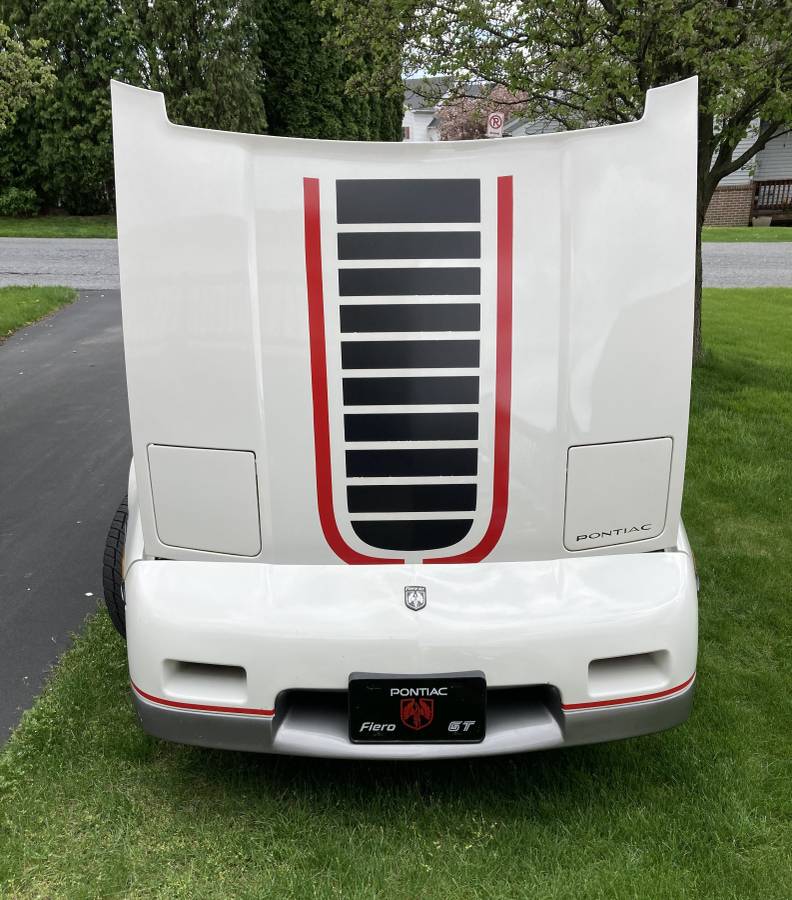 Pontiac-Fiero-gt-1985-white-21