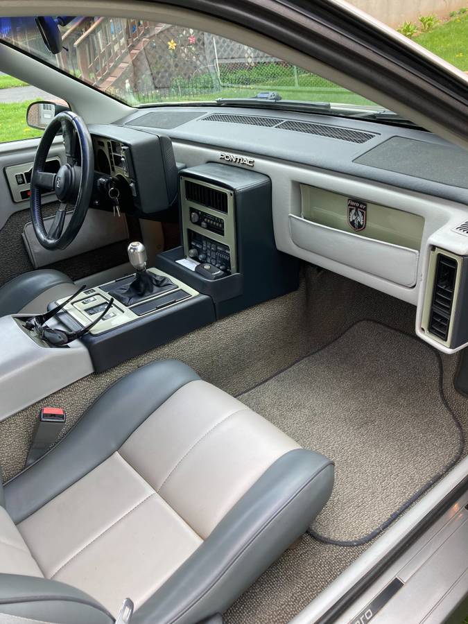 Pontiac-Fiero-gt-1985-white-23