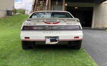 Pontiac-Fiero-gt-1985-white