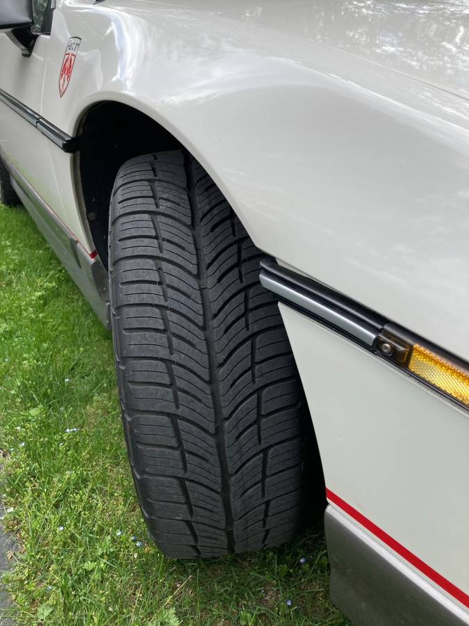 Pontiac-Fiero-gt-1985-white-4