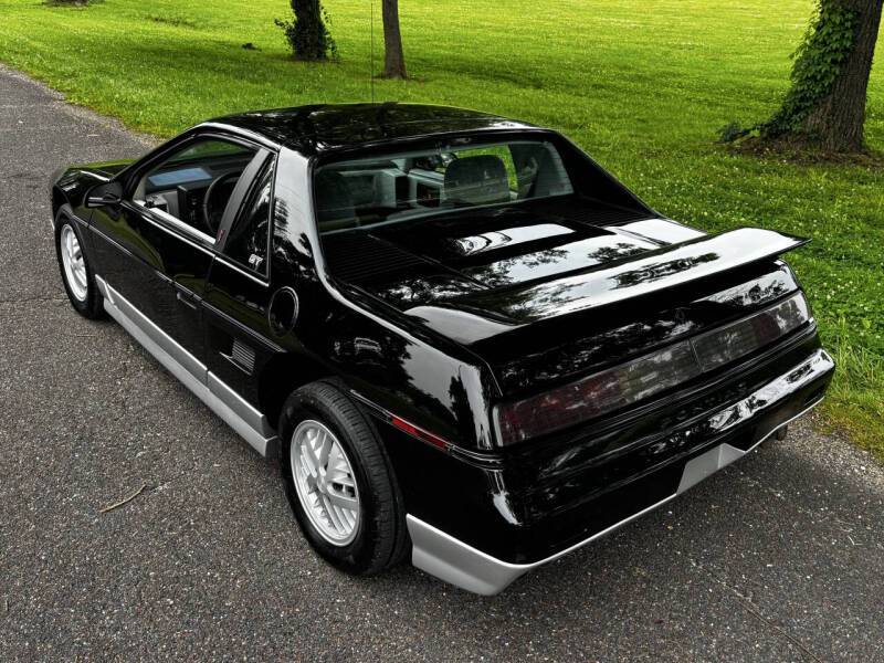 Pontiac-Fiero-gt-1986-2