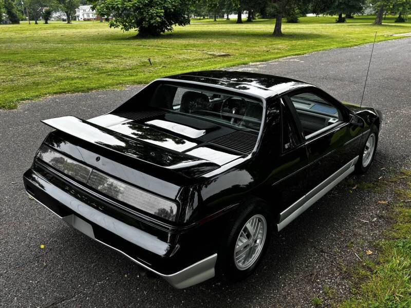 Pontiac-Fiero-gt-1986-4