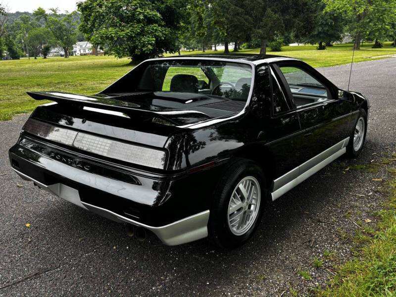 Pontiac-Fiero-gt-1986-5