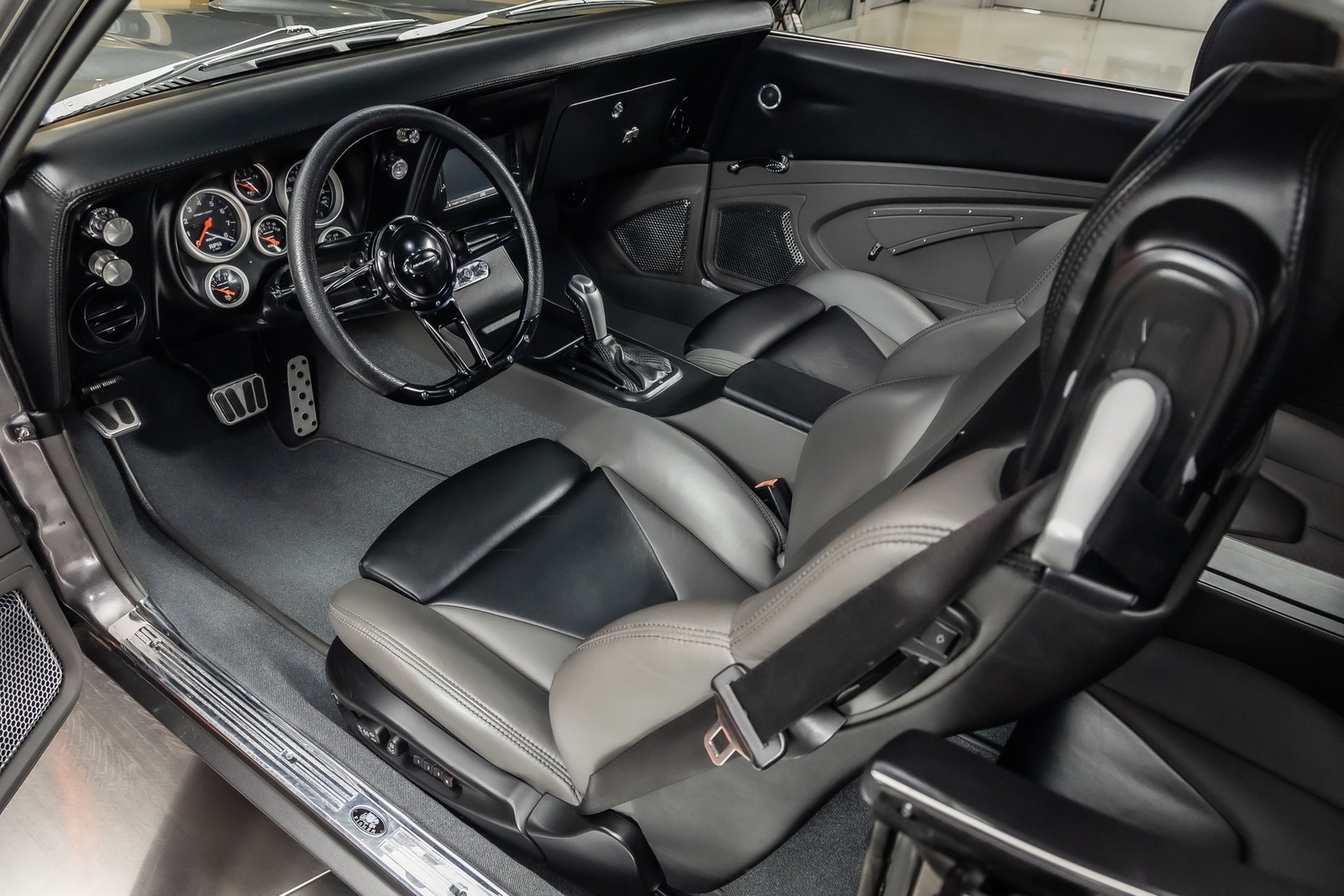 Pontiac-Firebird-1968-Coupe-2