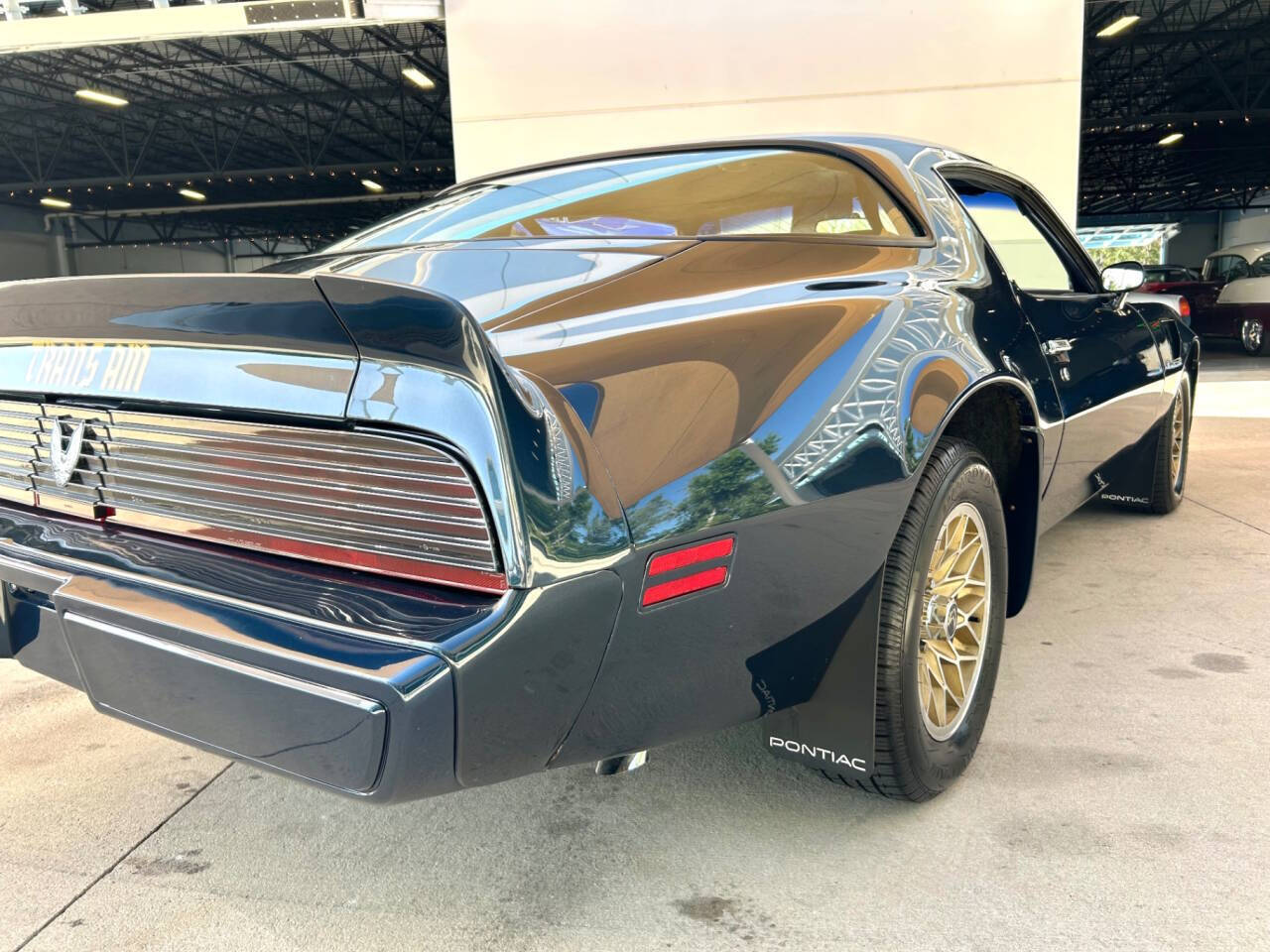 Pontiac-Firebird-1981-Coupe-16