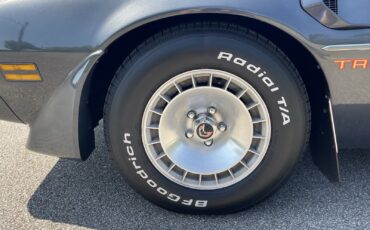 Pontiac-Firebird-1981-Coupe-17